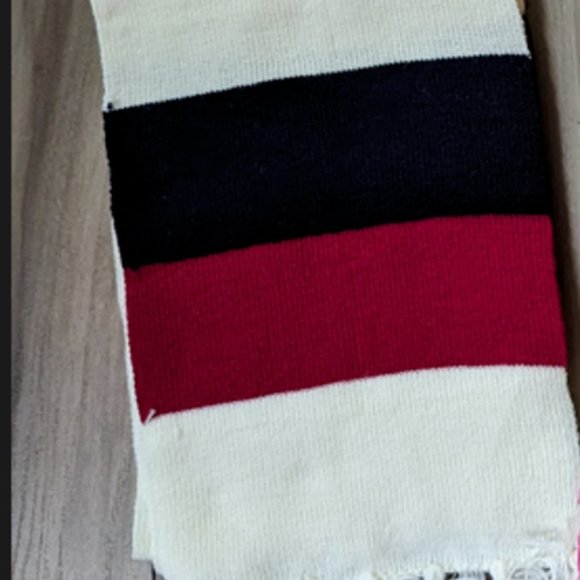 Kids Knit Scarf 3 Assorted Striped Scarves 100% Acrylic W/ Tassels Neck … - Picture 2 of 9